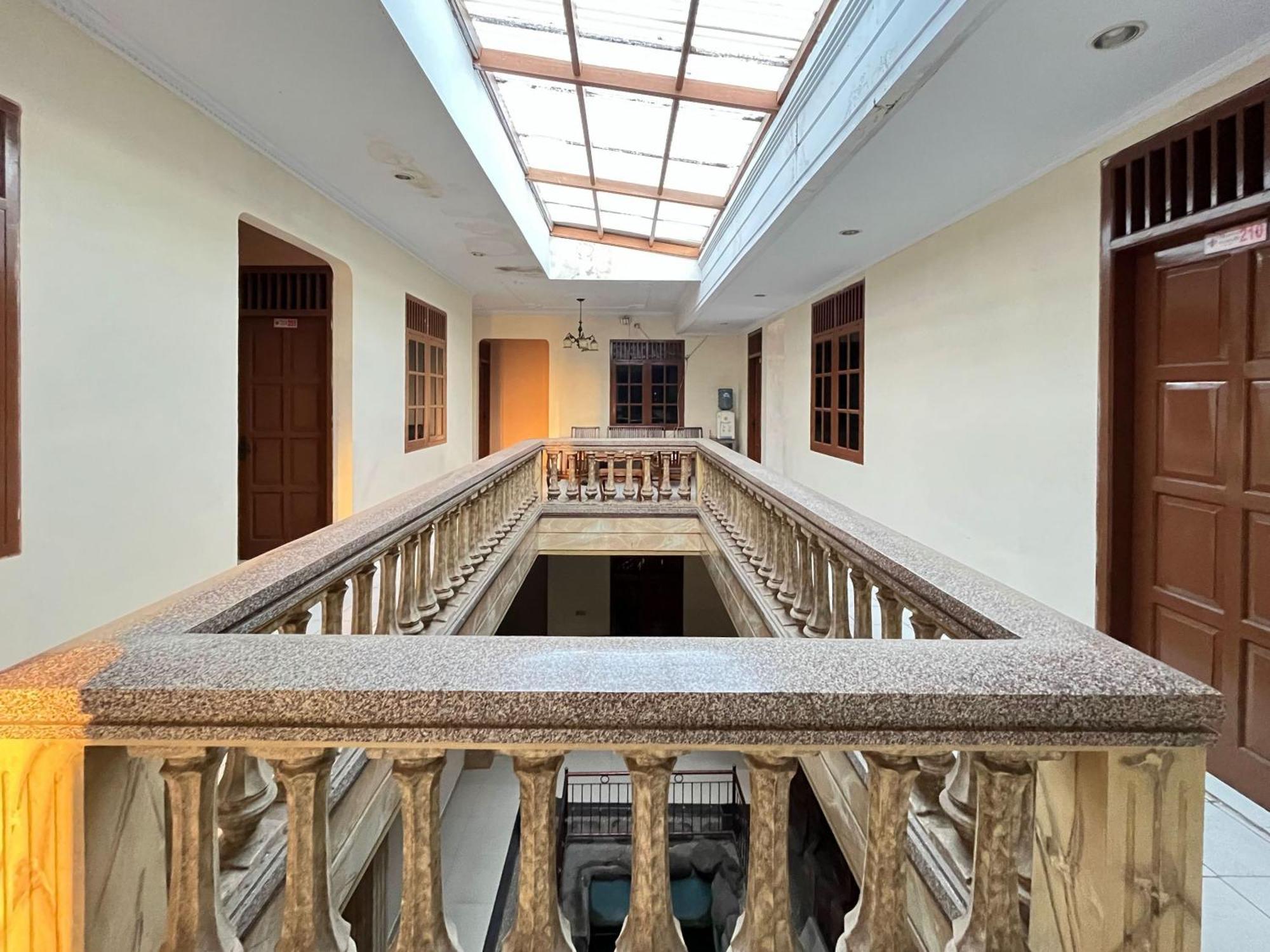 Reddoorz At Hotel Madani Syariah Lempuyangan Yogyakarta Ngoại thất bức ảnh