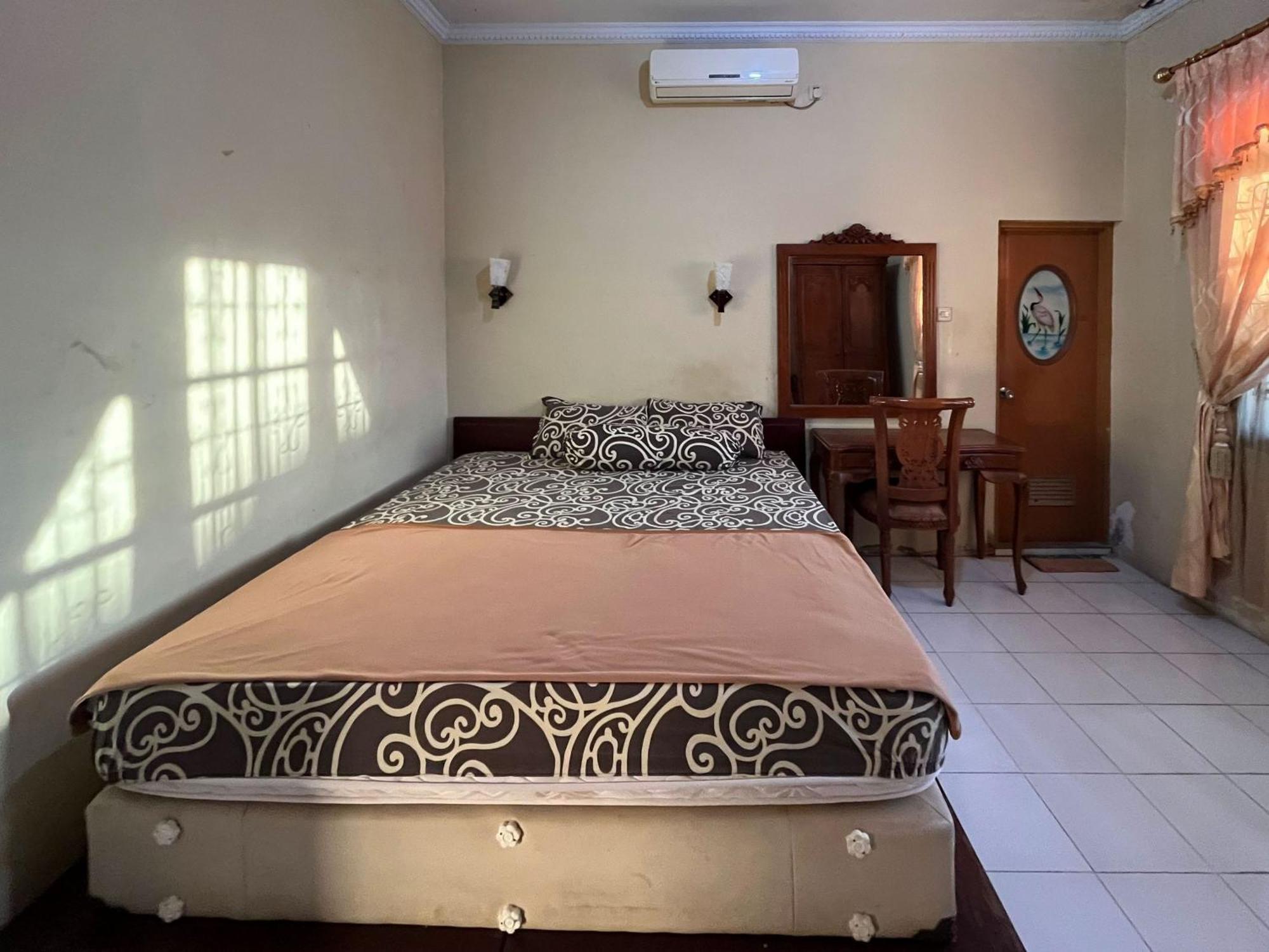 Reddoorz At Hotel Madani Syariah Lempuyangan Yogyakarta Ngoại thất bức ảnh