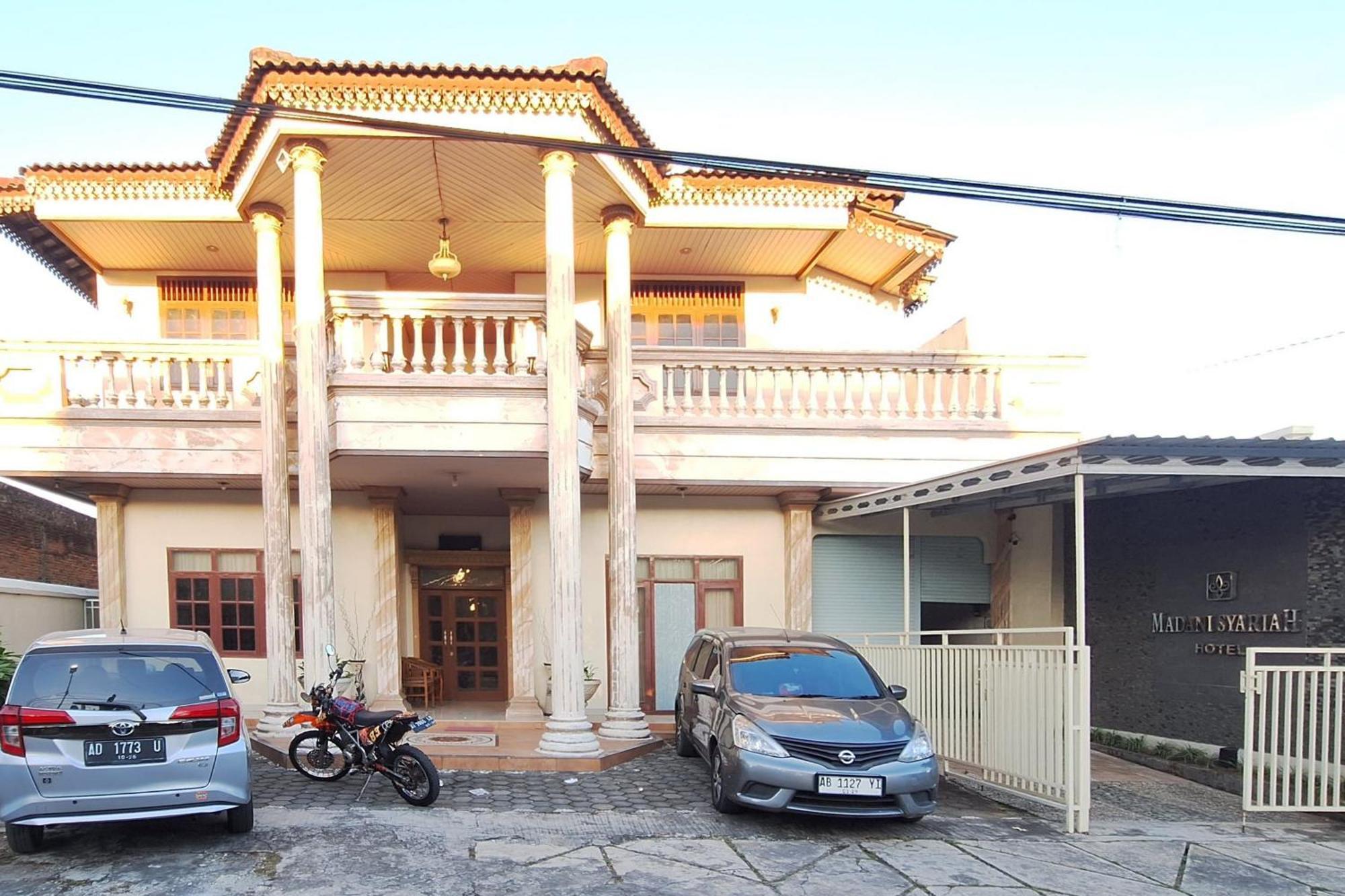 Reddoorz At Hotel Madani Syariah Lempuyangan Yogyakarta Ngoại thất bức ảnh