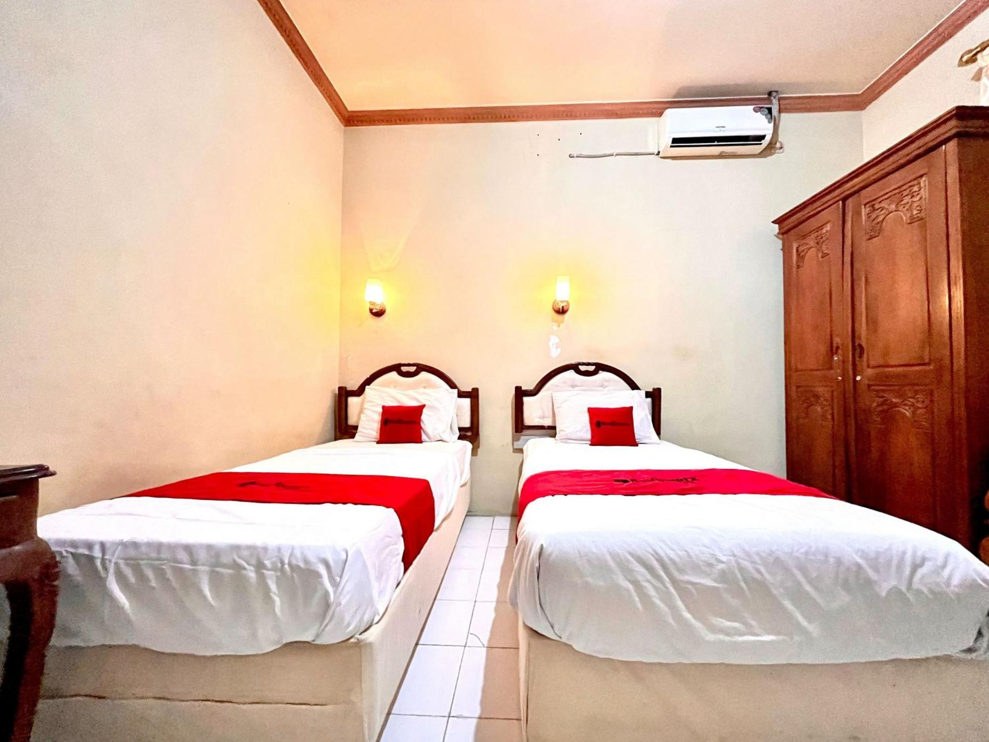 Reddoorz At Hotel Madani Syariah Lempuyangan Yogyakarta Ngoại thất bức ảnh